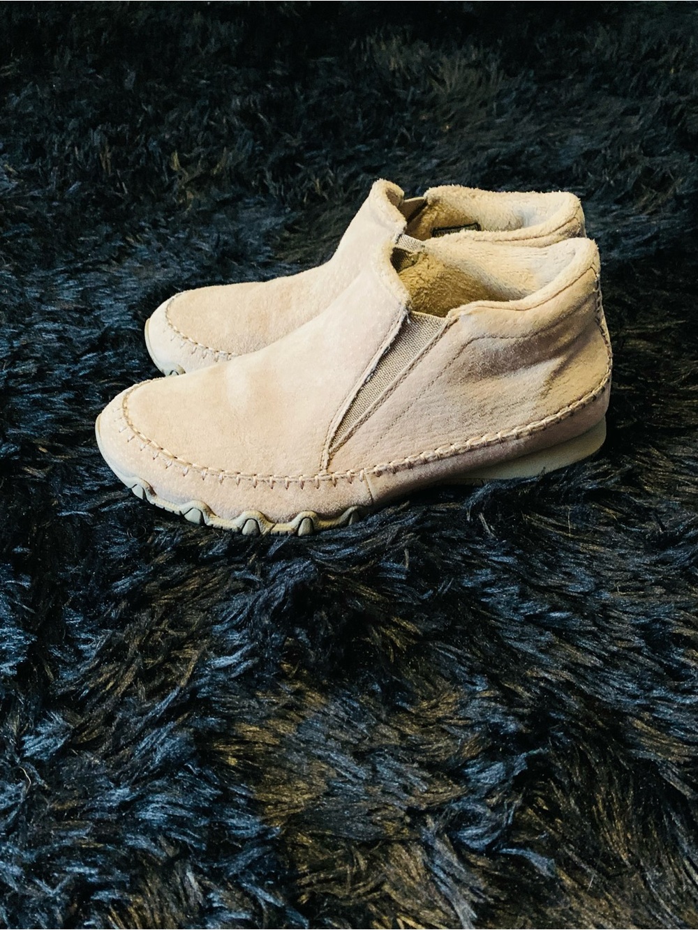 Skechers Women's Suede Chukka Boots in Light Beige